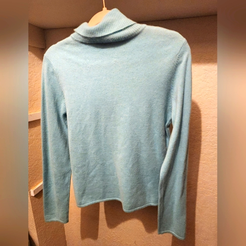 100% cashmere baby blue turtleneck sweater